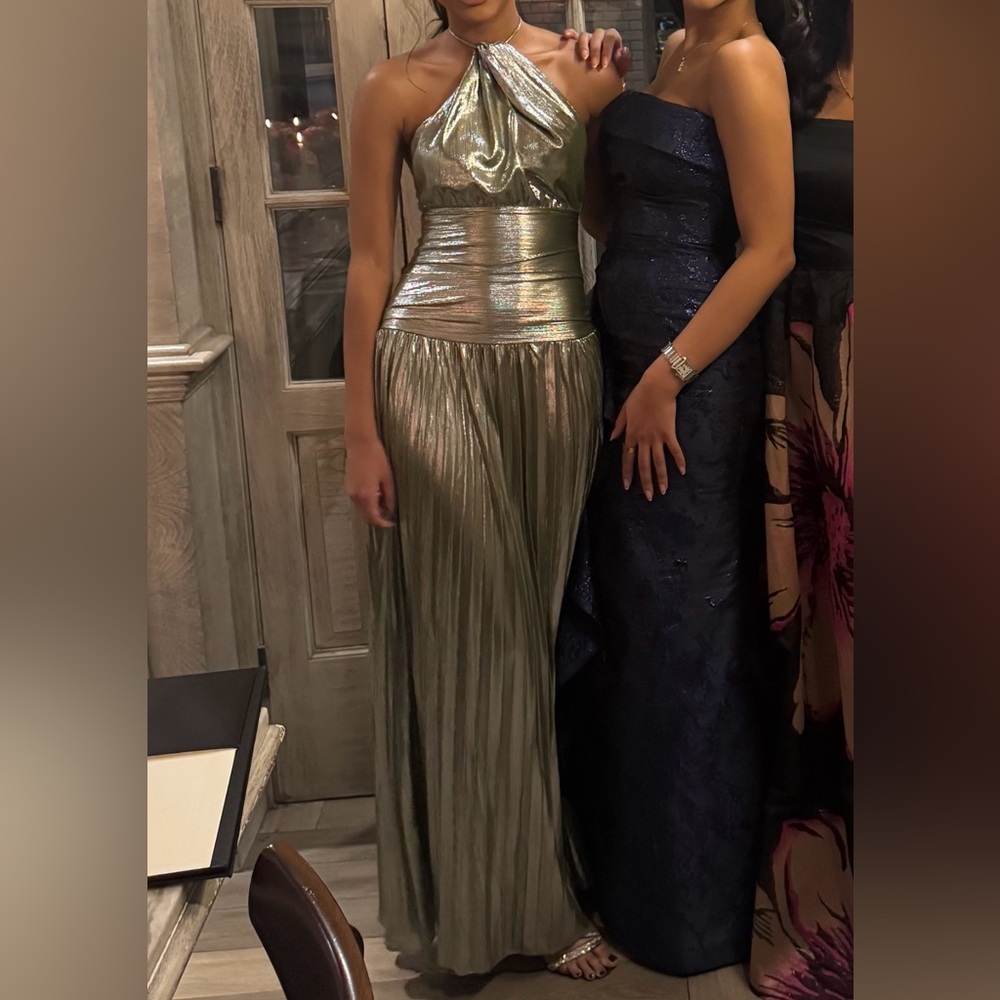 Stunning backless halter metallic green gown - Picture 2 of 5